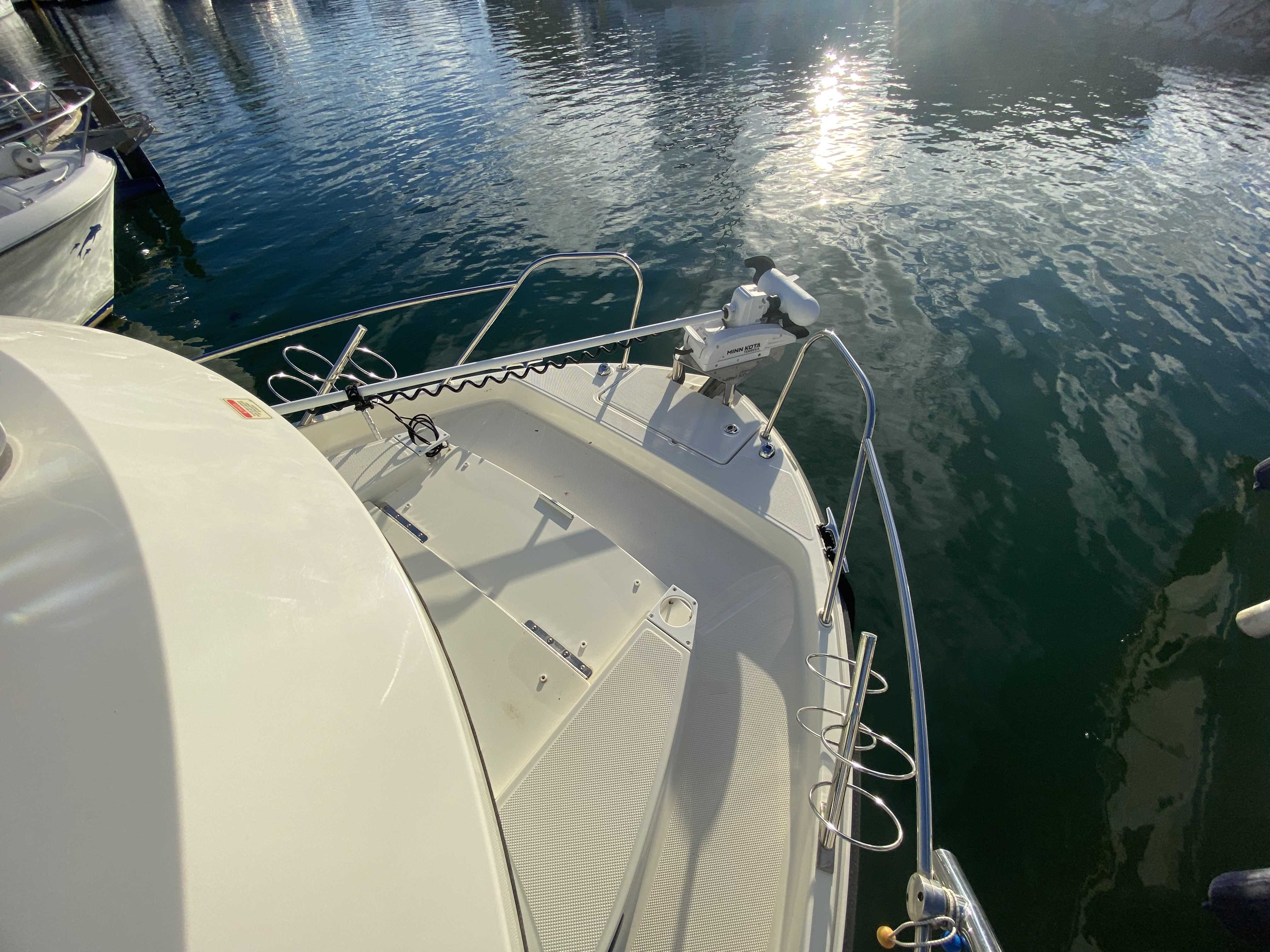 slider 9 Quicksilver Captur 805 Pilothouse